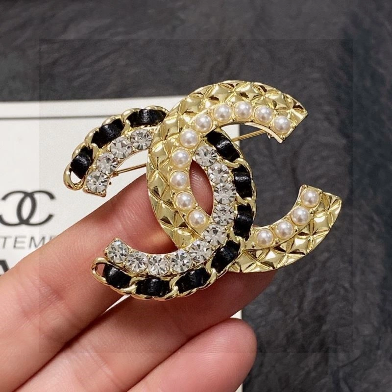 Stylish Chanel Brooches 225573