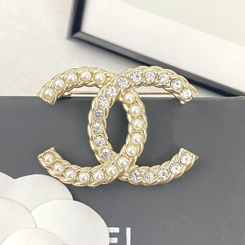 Sustainable Chanel Brooches 225583