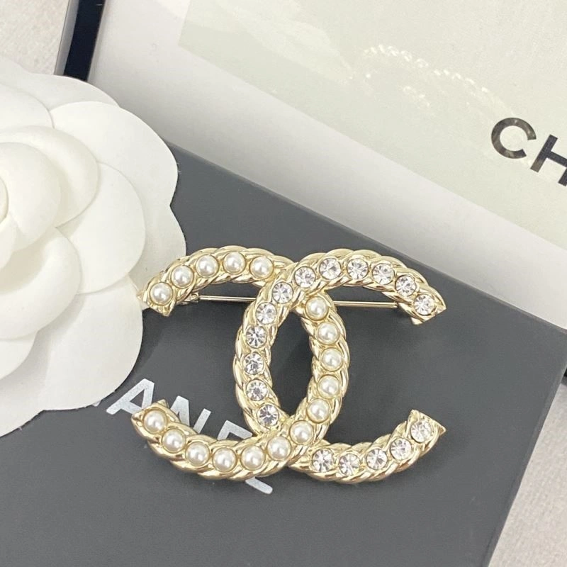 Sustainable Chanel Brooches 225583