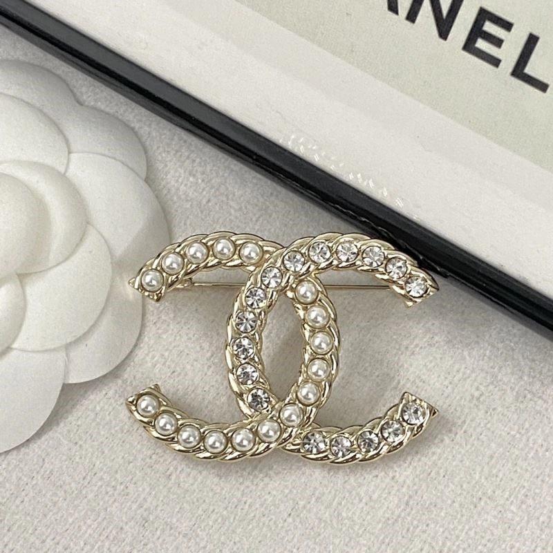 Sustainable Chanel Brooches 225583