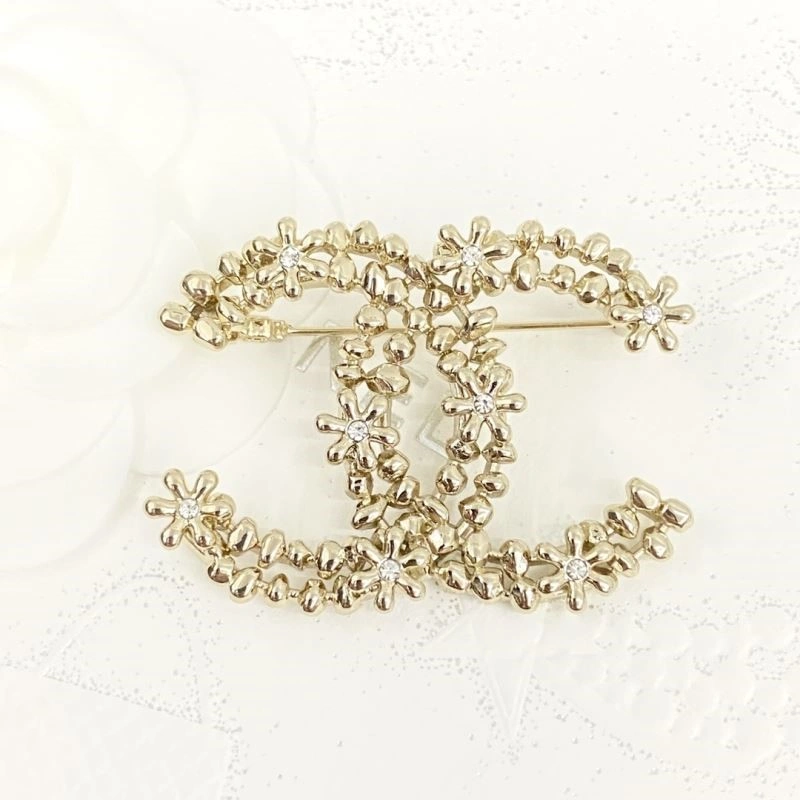 Trendsetting Chanel Brooches 225566