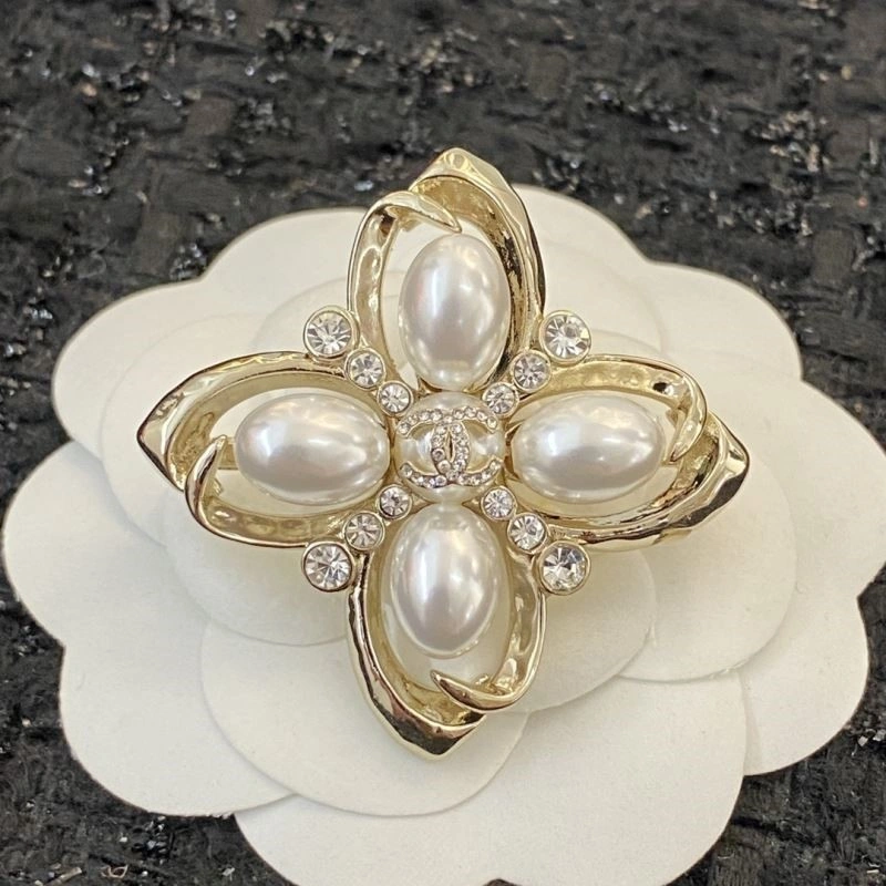 Durable Chanel Brooches 225571