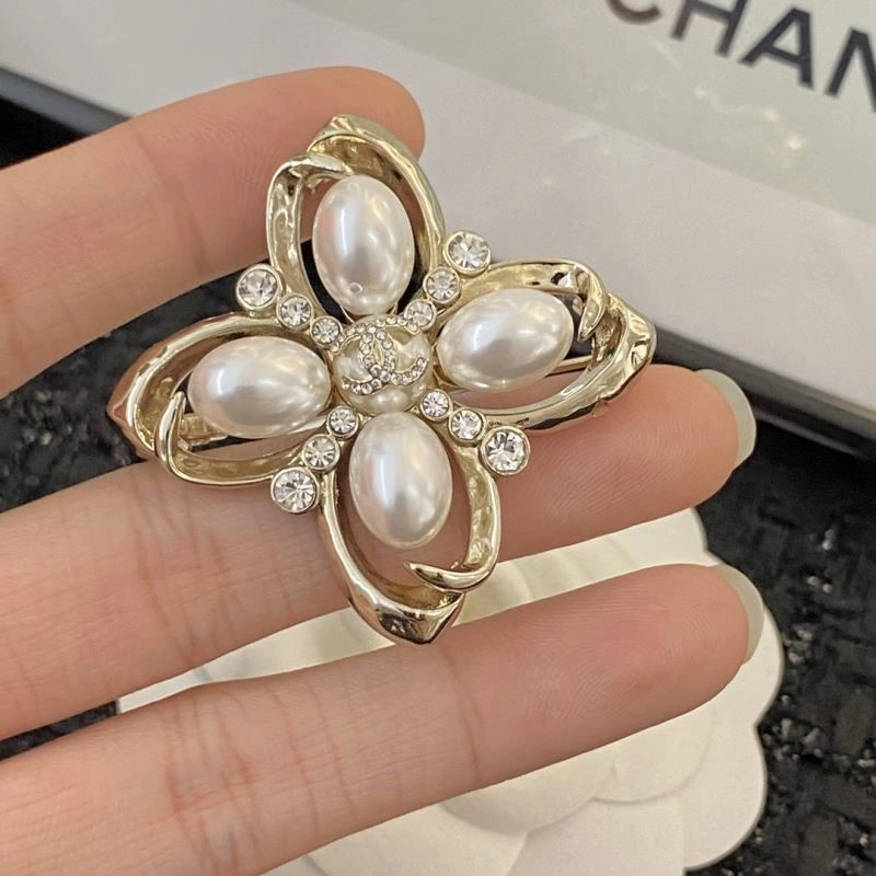 Durable Chanel Brooches 225571
