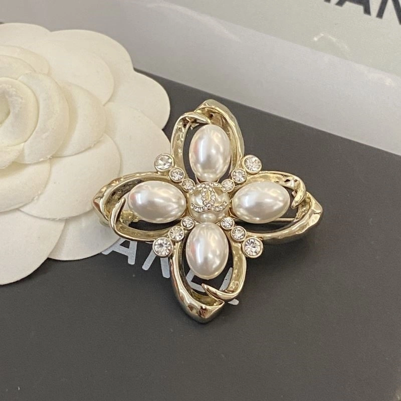 Durable Chanel Brooches 225571