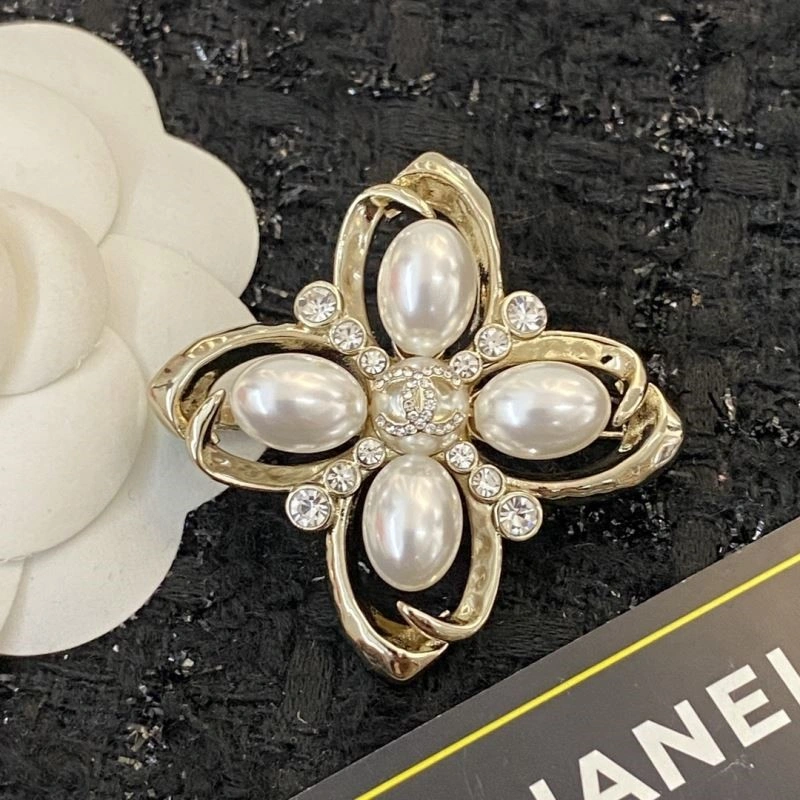 Durable Chanel Brooches 225571