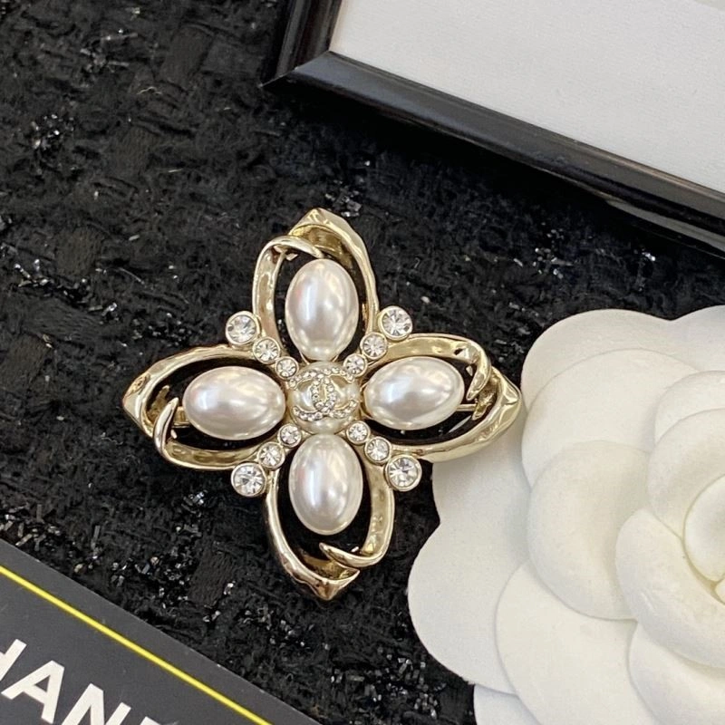 Durable Chanel Brooches 225571