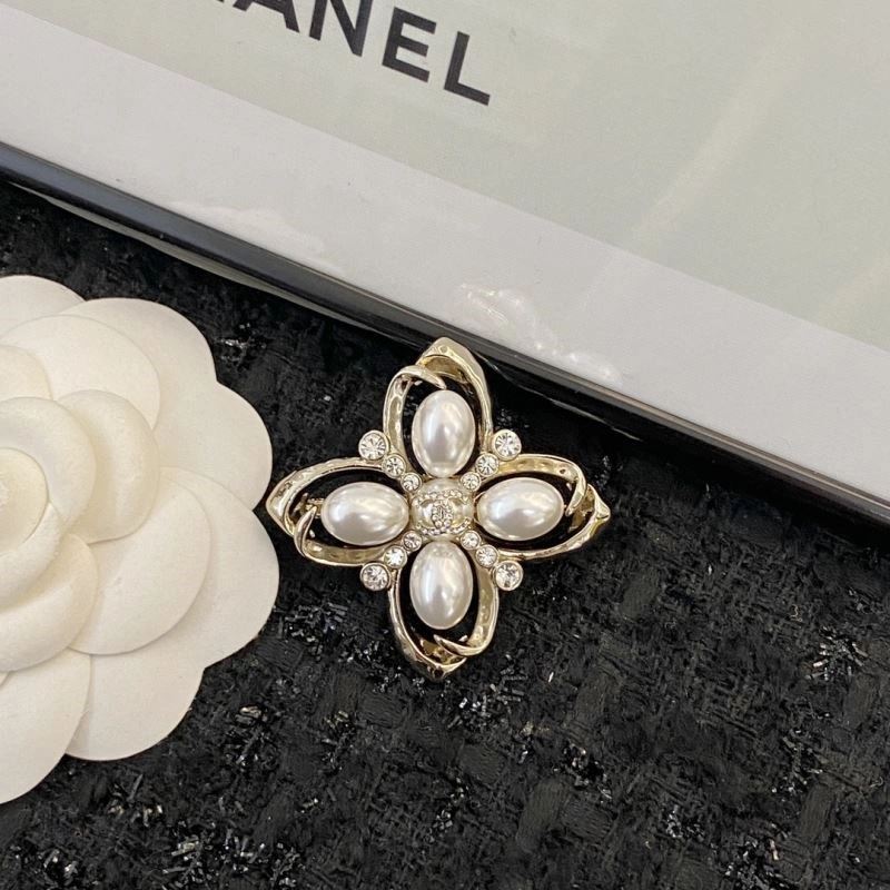 Durable Chanel Brooches 225571