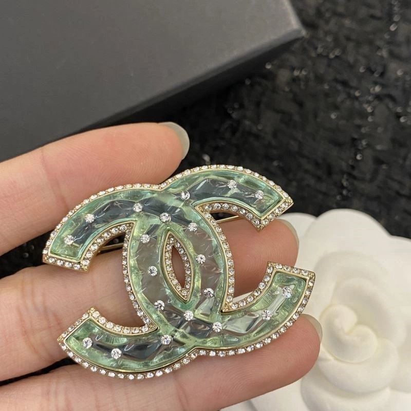 FashionForward Chanel Brooches 225575