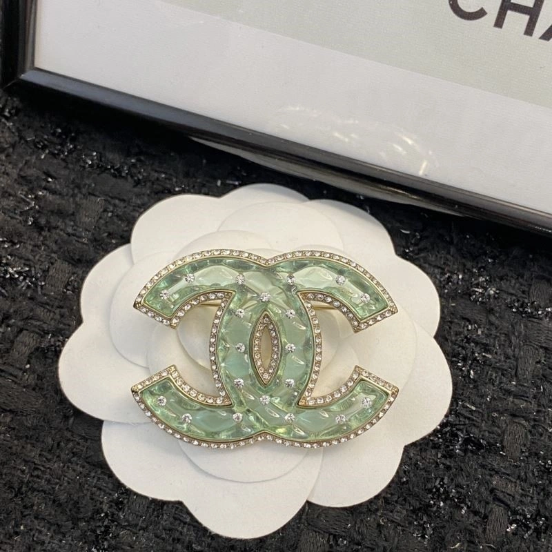 FashionForward Chanel Brooches 225575