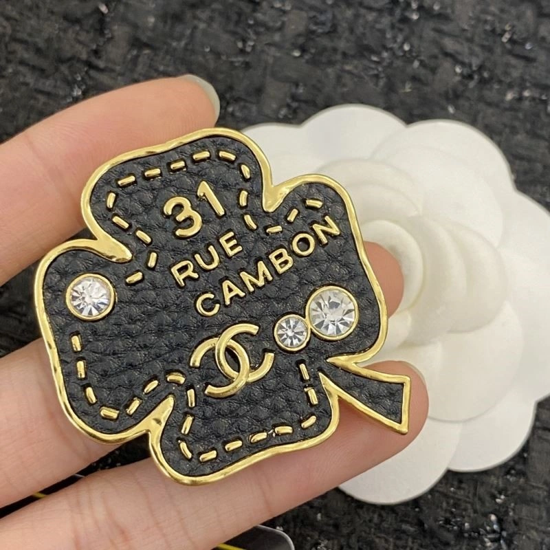 Snug Chanel Brooches 225577