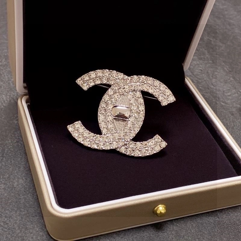 Chanel Brooches Trendsetting 225582