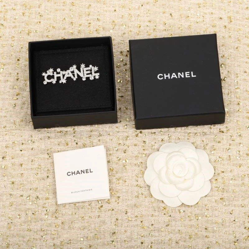 FashionForward Chanel Brooches 225565