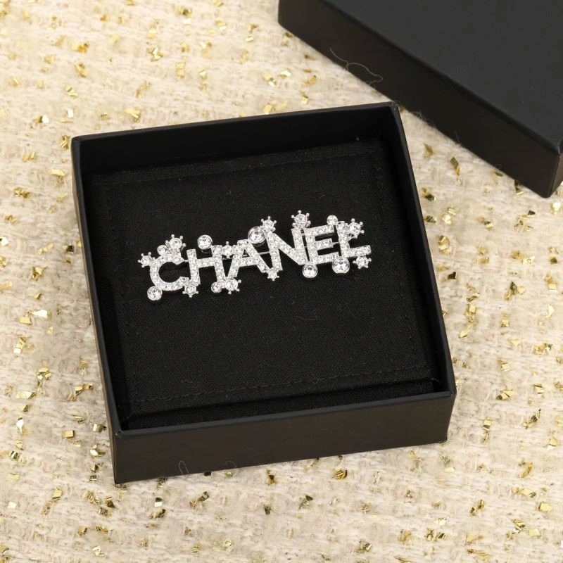 FashionForward Chanel Brooches 225565