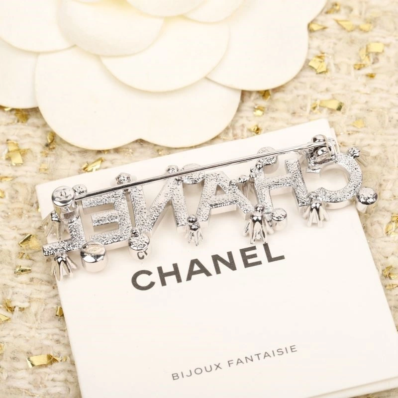 FashionForward Chanel Brooches 225565