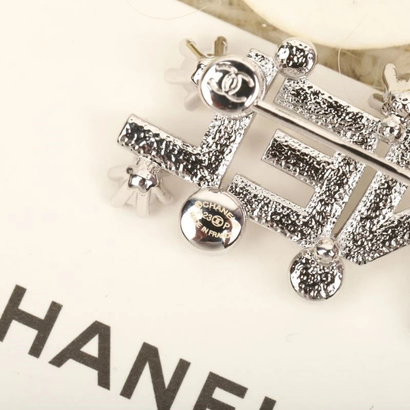 FashionForward Chanel Brooches 225565