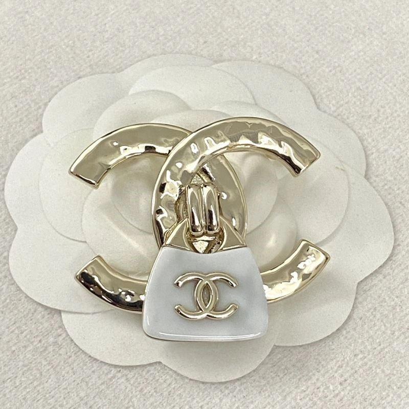 Chanel Brooches UrbanChic 225619