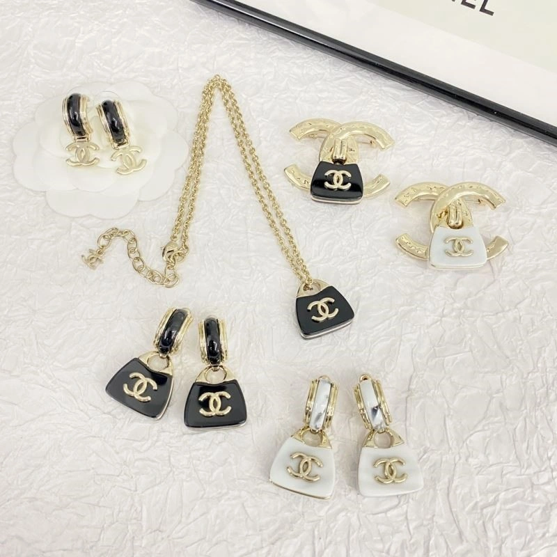 Chanel Brooches UrbanChic 225619