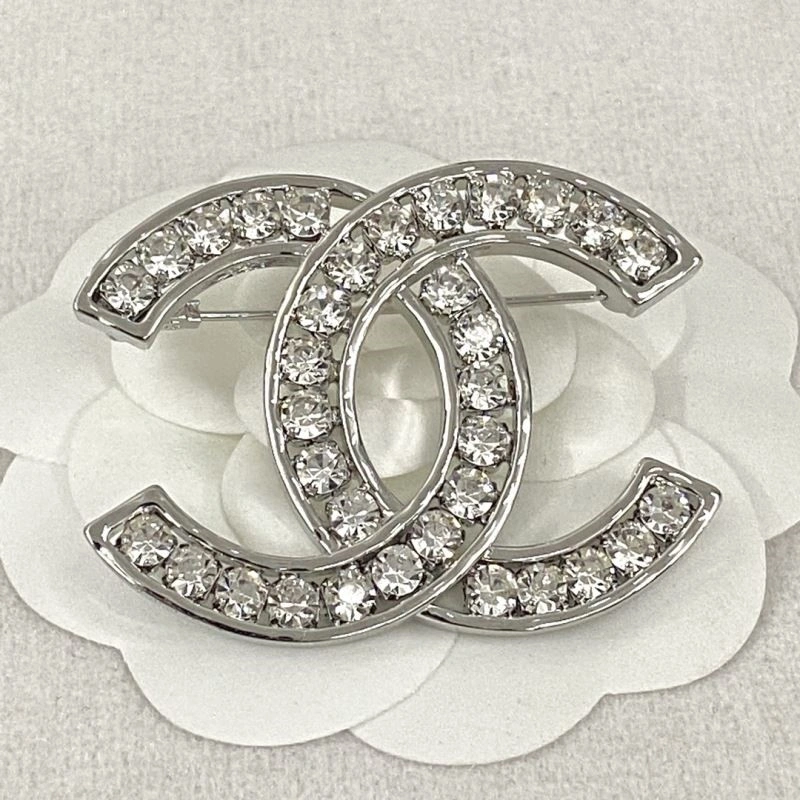 Seasonal Chanel Brooches 225558