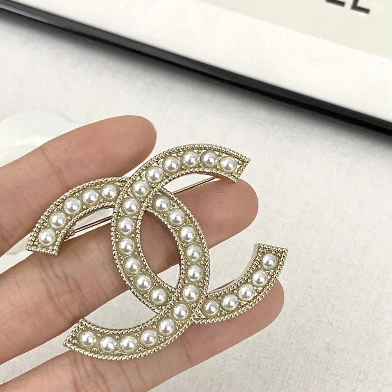 RelaxedFit Chanel Brooches 225562