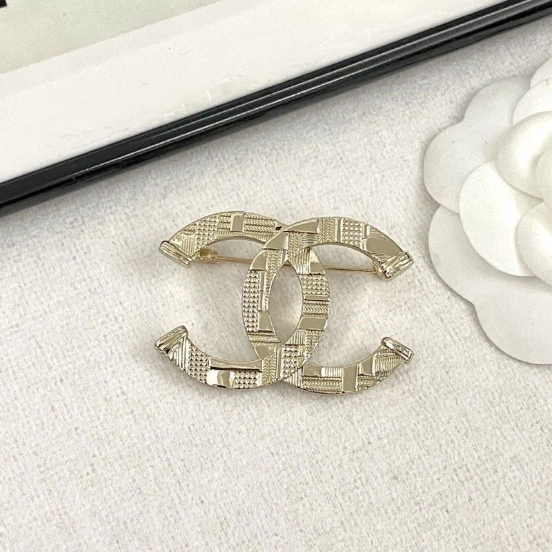 Resilient Chanel Brooches 225555