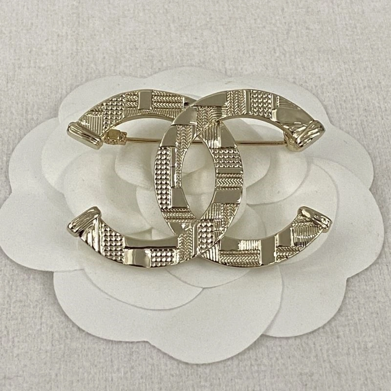Resilient Chanel Brooches 225555