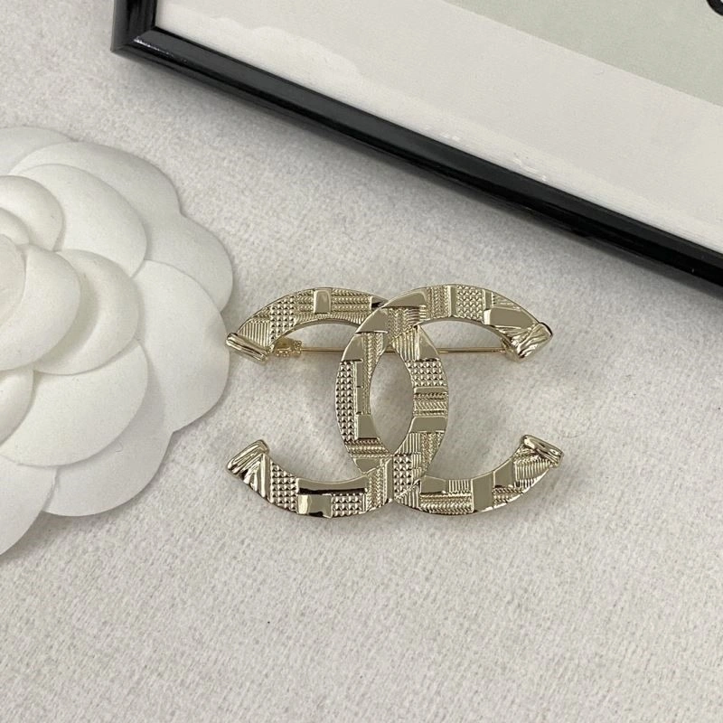 Resilient Chanel Brooches 225555