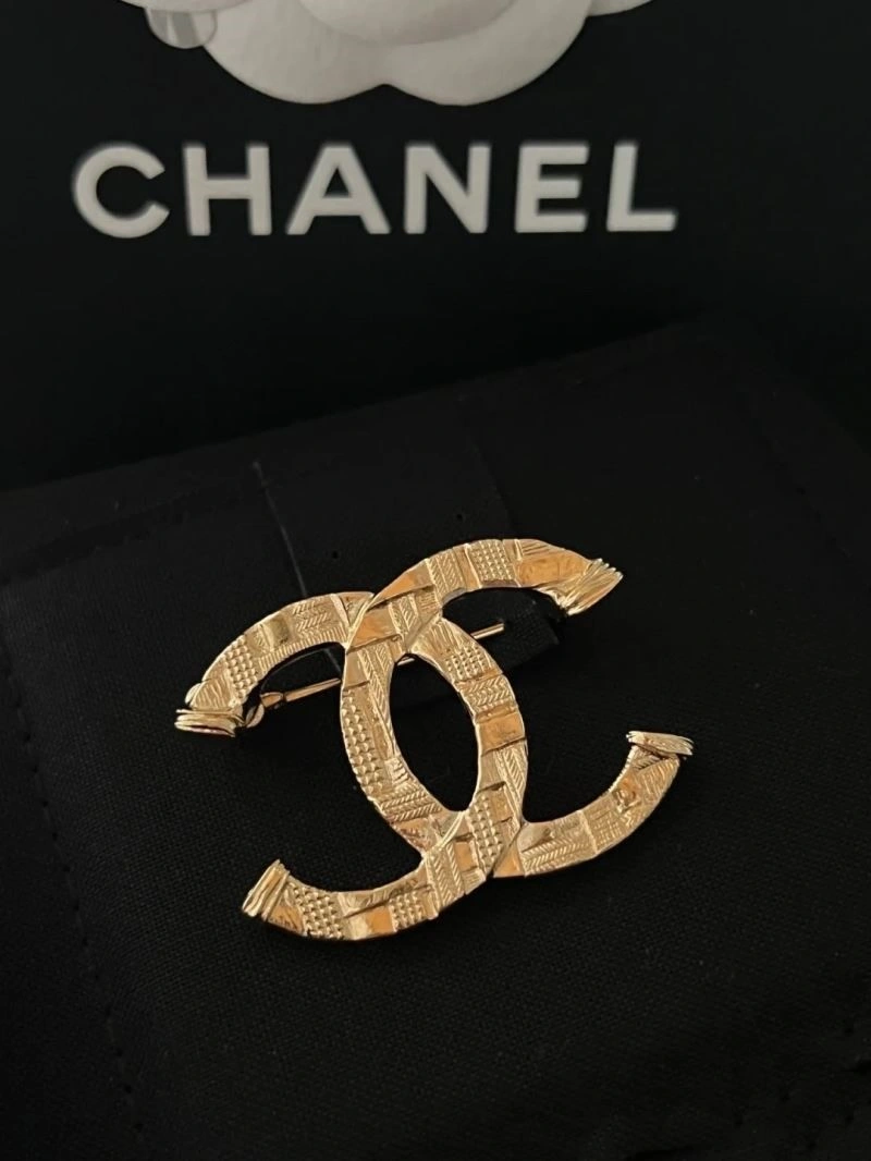 Resilient Chanel Brooches 225555