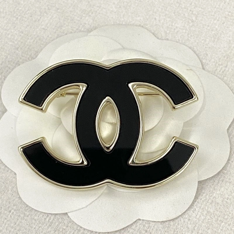 Affordable Chanel Brooches 225557