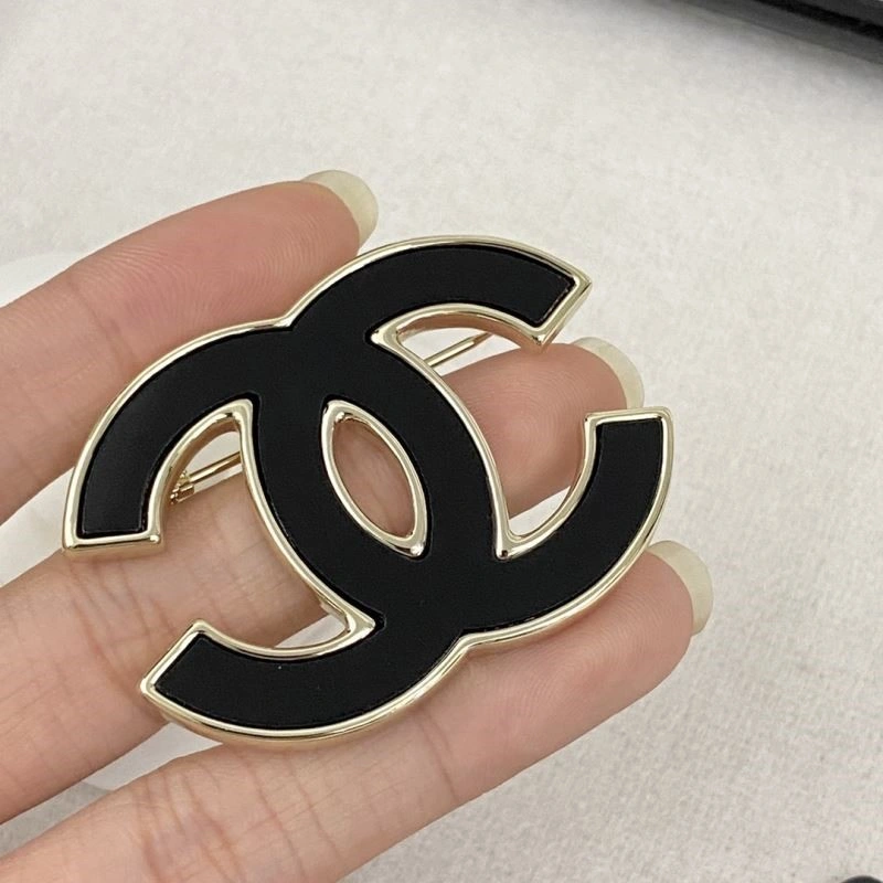 Affordable Chanel Brooches 225557