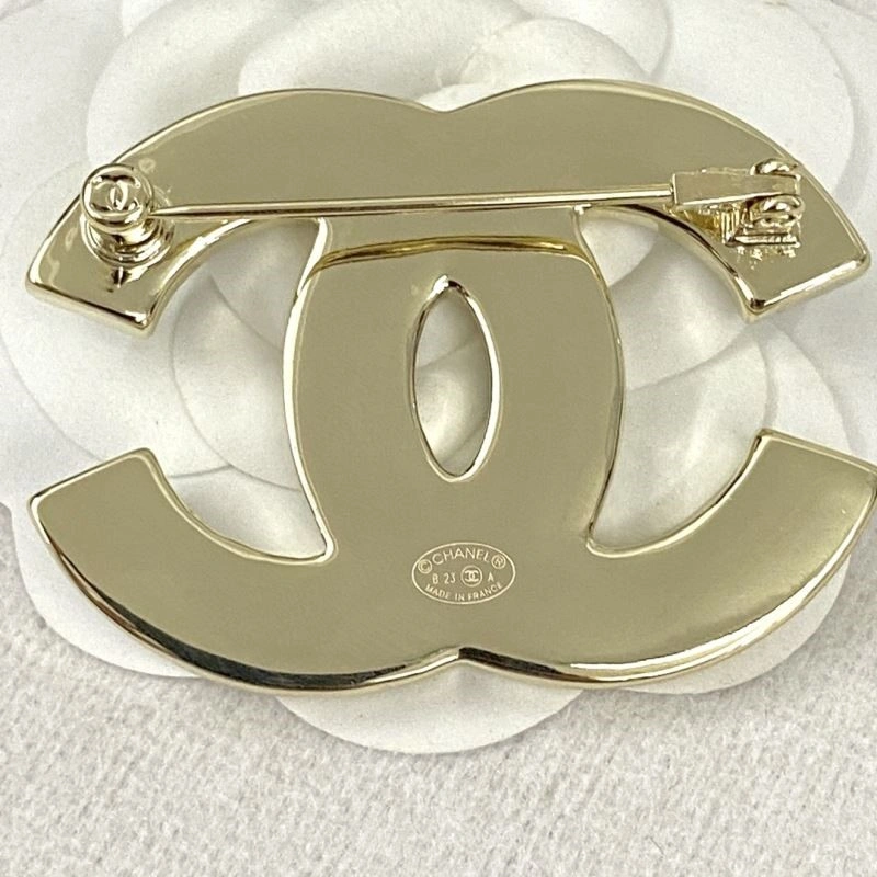 Affordable Chanel Brooches 225557