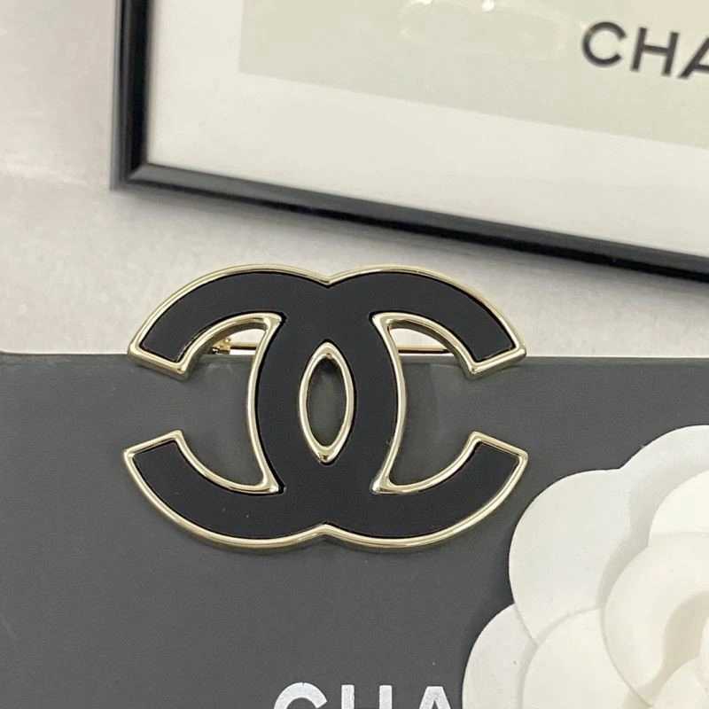 Affordable Chanel Brooches 225557