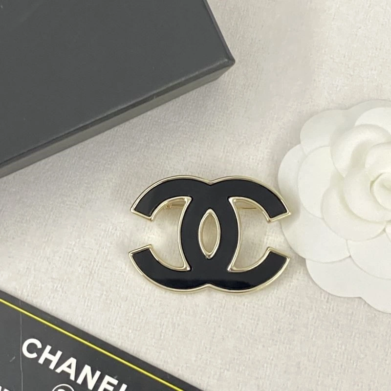 Affordable Chanel Brooches 225557