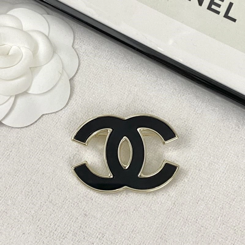 Affordable Chanel Brooches 225557