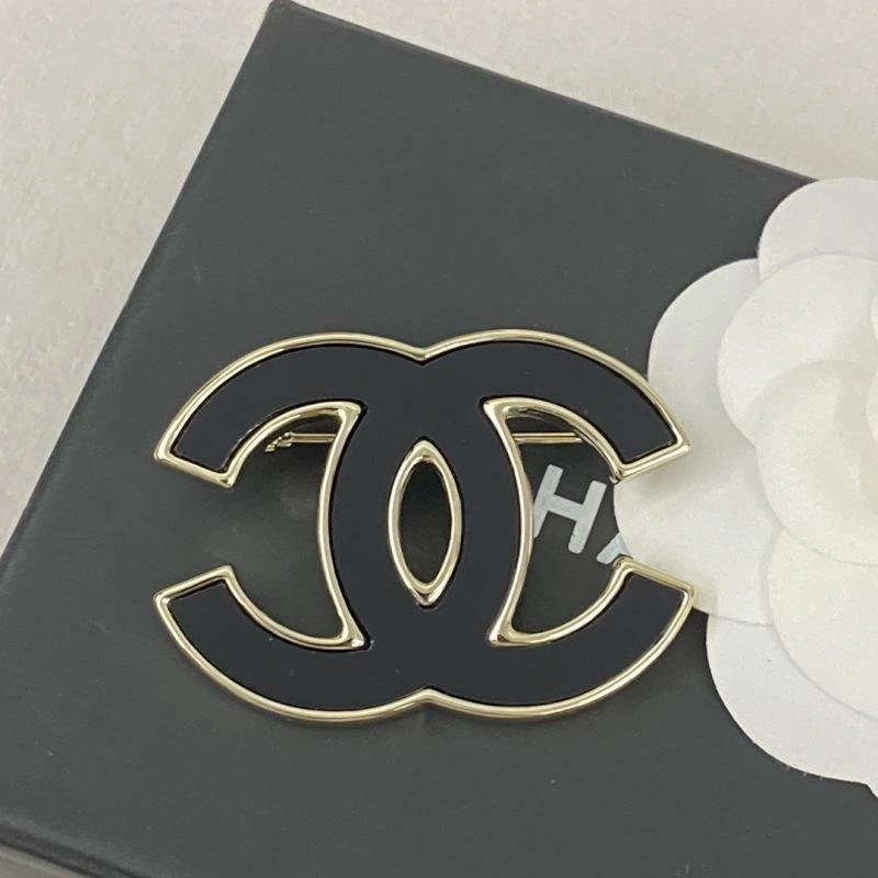 Affordable Chanel Brooches 225557
