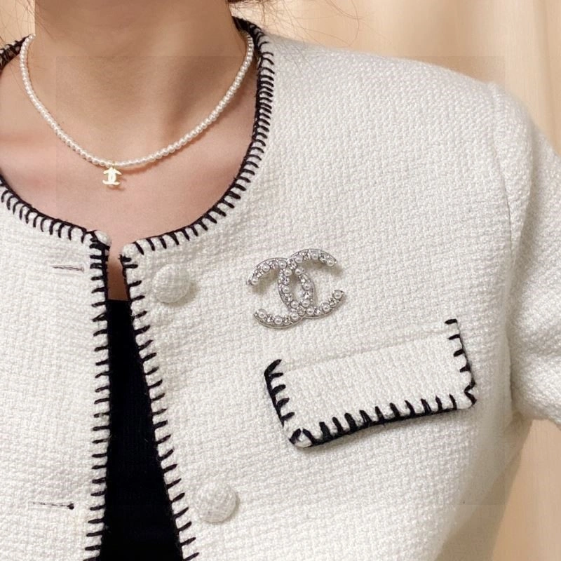 Sophisticated Chanel Brooches 225543