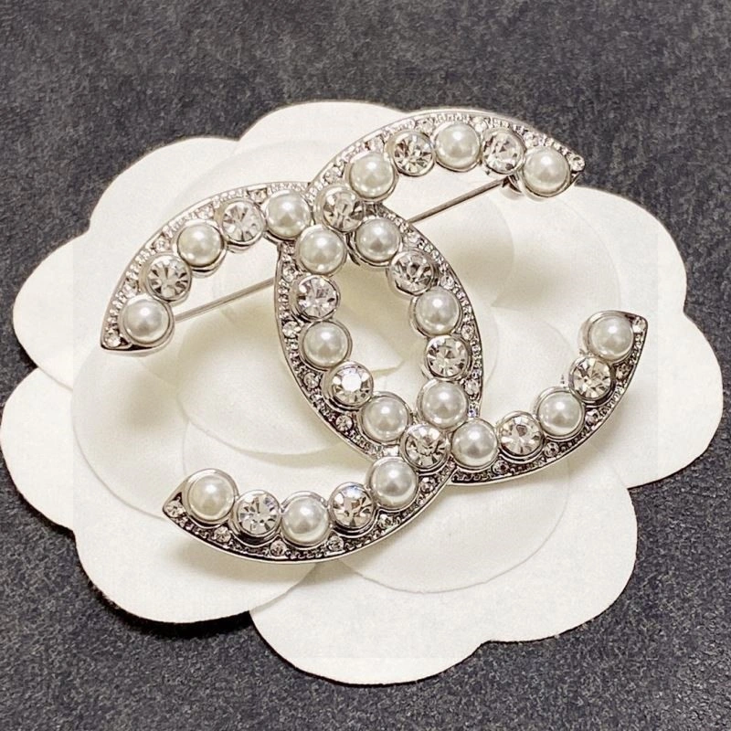 Sophisticated Chanel Brooches 225543