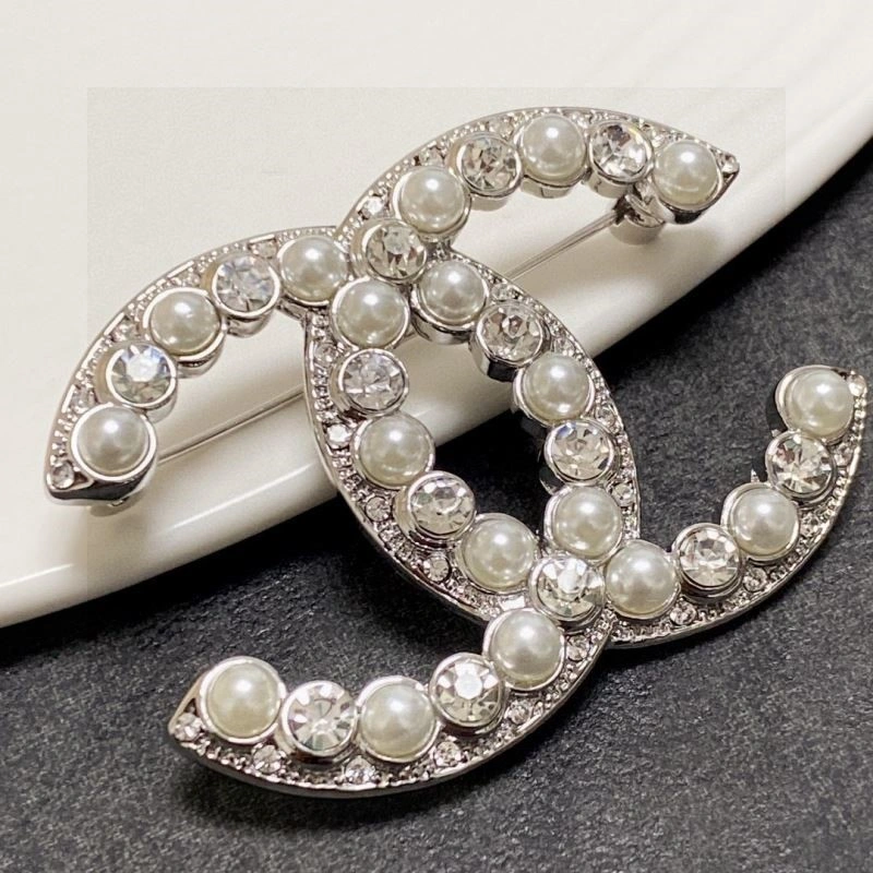 Sophisticated Chanel Brooches 225543