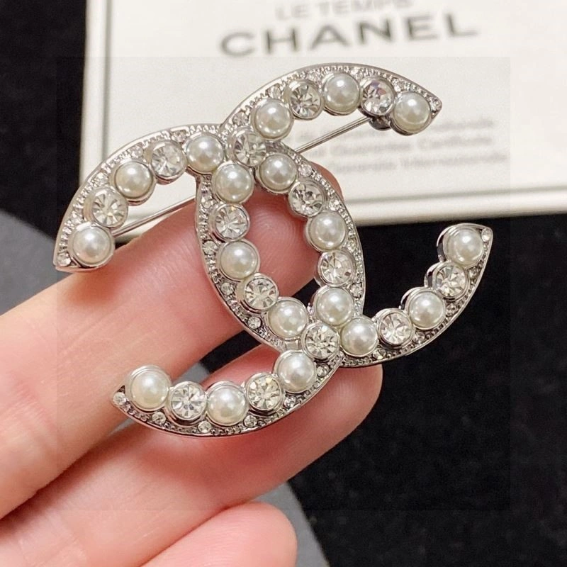 Sophisticated Chanel Brooches 225543