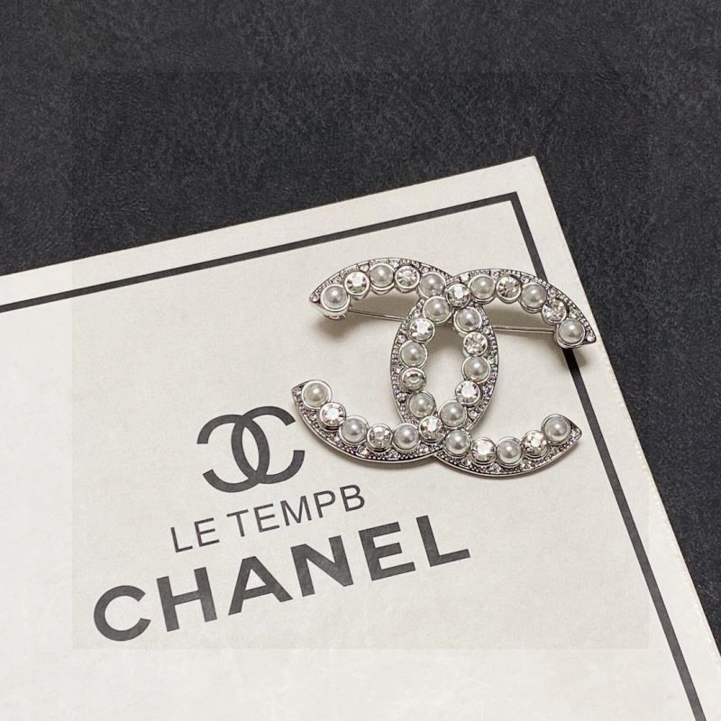 Sophisticated Chanel Brooches 225543