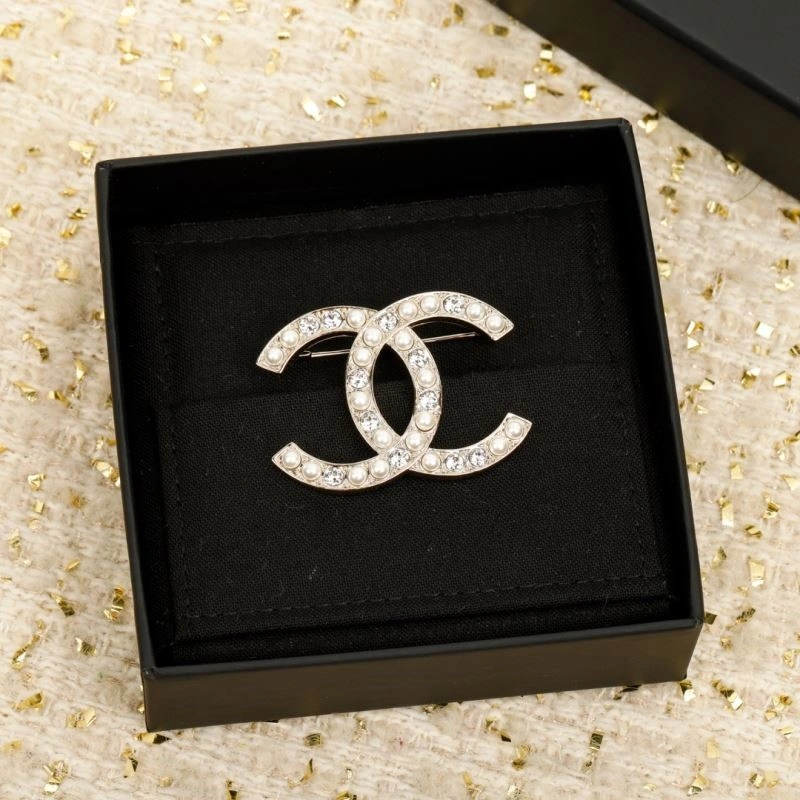 Lightweight Chanel Brooches 225559
