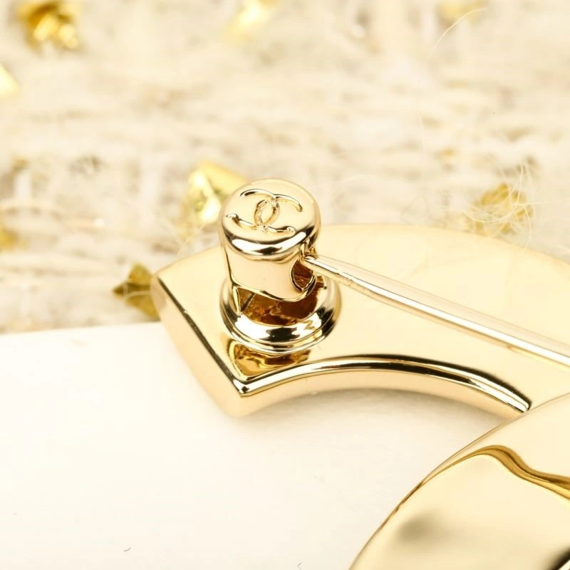 Neat Chanel Brooches 225549