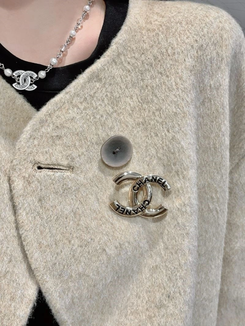 Neat Chanel Brooches 225549