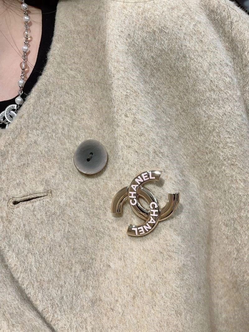 Neat Chanel Brooches 225549