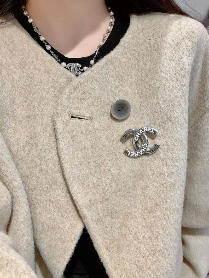 Neat Chanel Brooches 225549