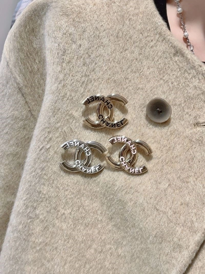 Neat Chanel Brooches 225549