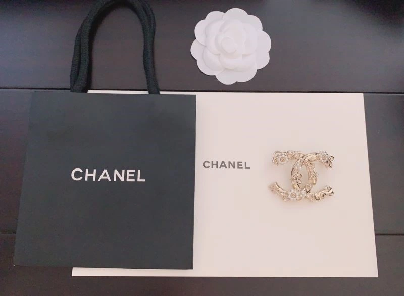 OnTrend Chanel Brooches 225586