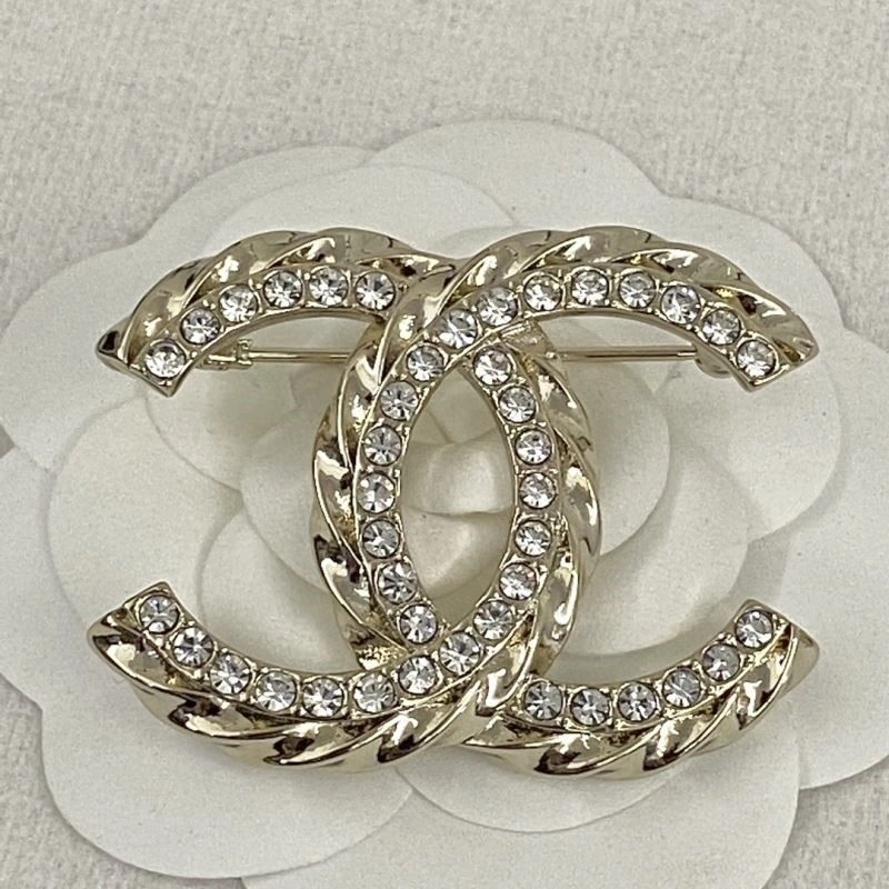 Versatile Chanel Brooches 225535