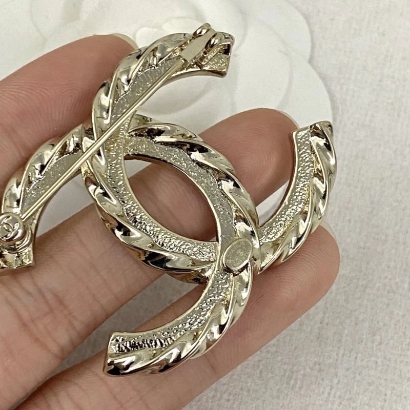 Versatile Chanel Brooches 225535