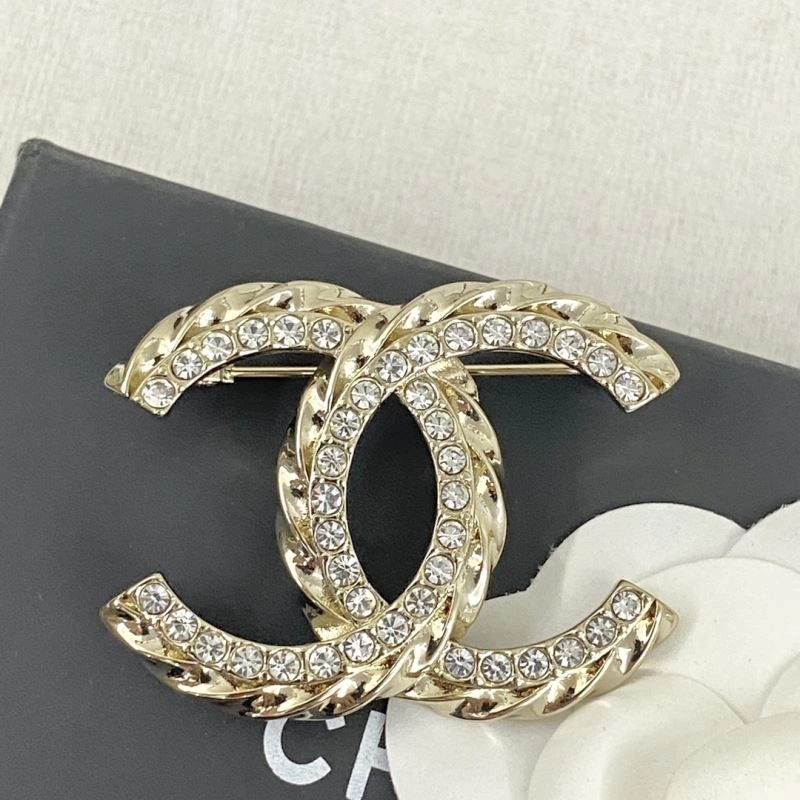 Versatile Chanel Brooches 225535