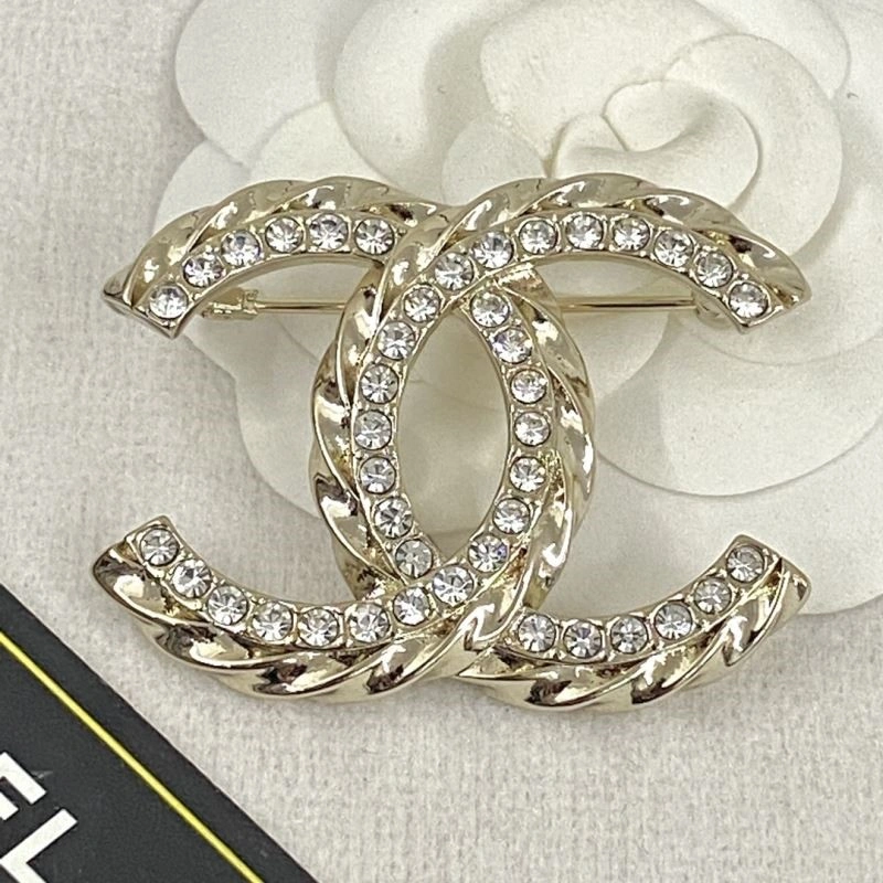 Versatile Chanel Brooches 225535